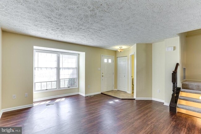 Building Photo - 6388 New Haven Ct