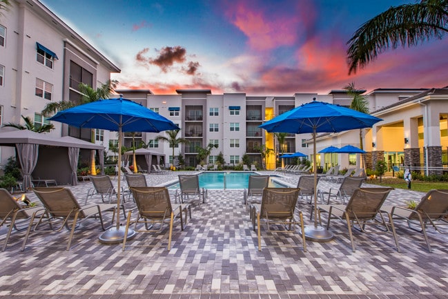 Building Photo - The Point at Palm Beach Grove