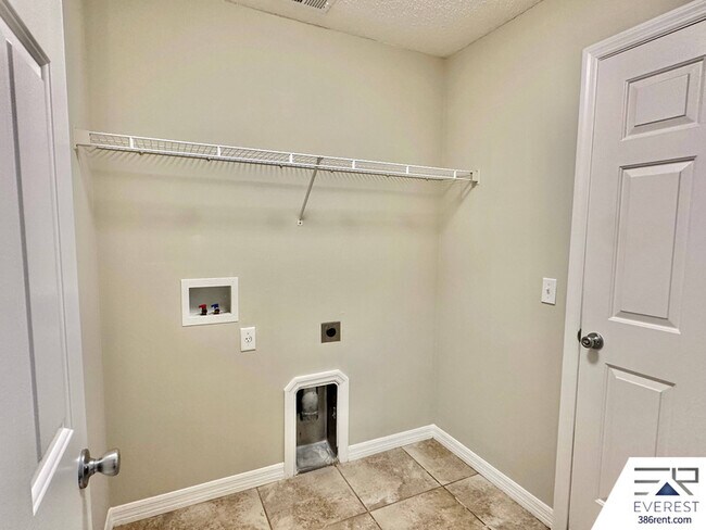 Building Photo - 32 Pierce Ln