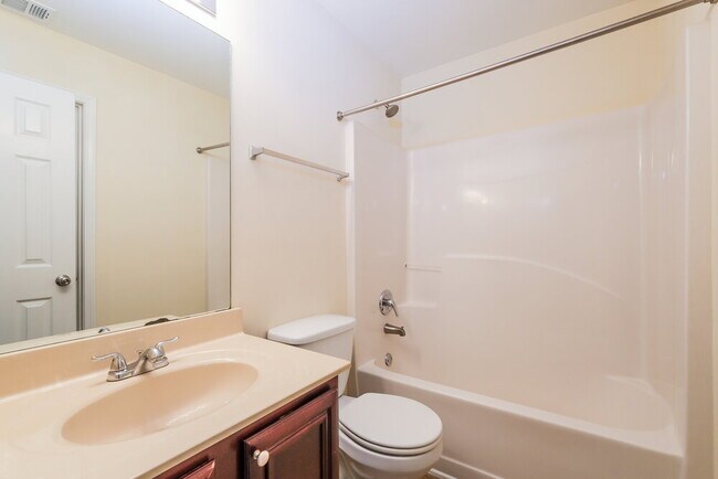 Building Photo - 4740 Hopewell Manor Dr