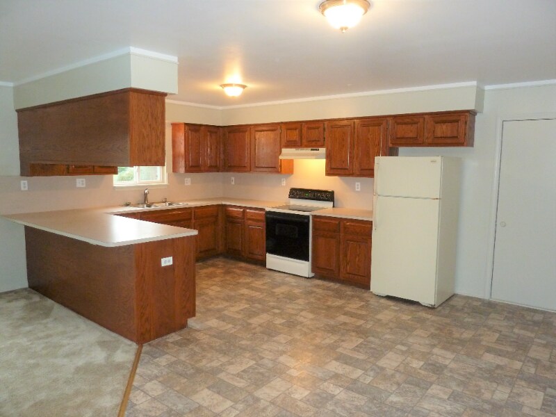 Building Photo - 11871 21 Mile Rd