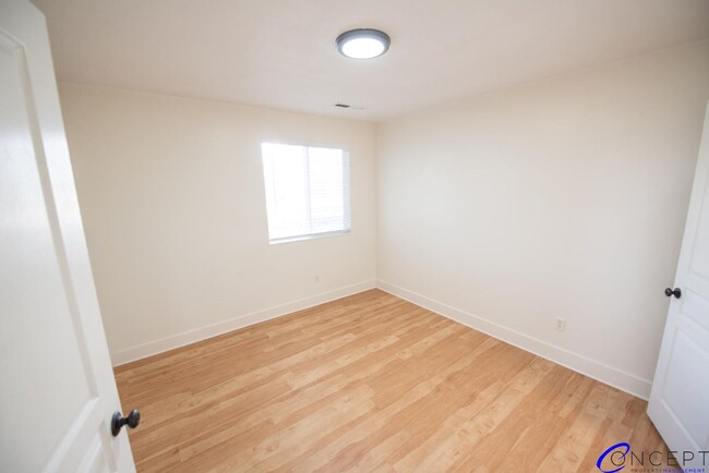 Building Photo - Beautiful & Spacious 2B2b Condo in Great N...