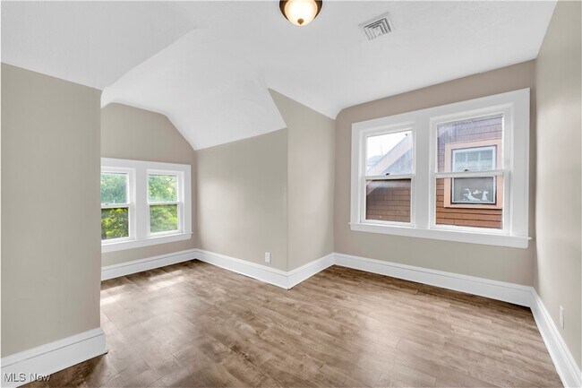 Building Photo - 1616 Eddington Rd
