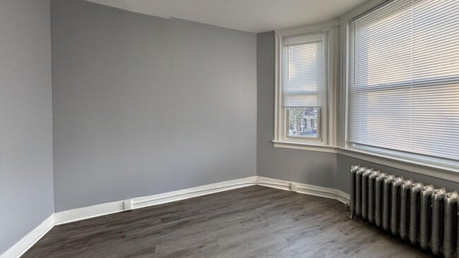 Building Photo - Cozy renovated 3 bedrrom!