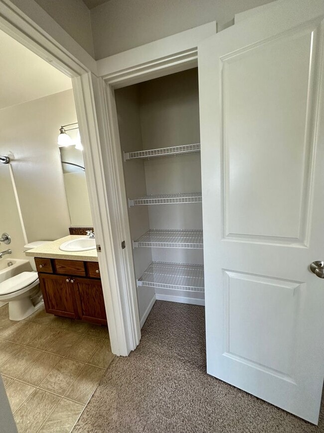 Building Photo - LARGE SINGLE FAMILY HOME ON CORNWALL (RPM#220)