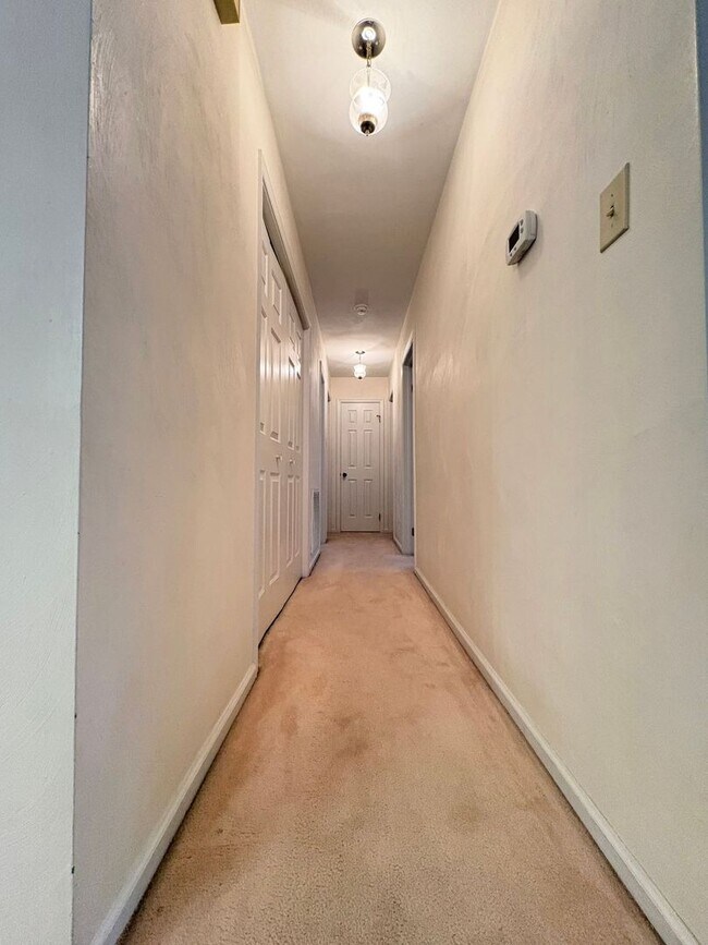 Building Photo - 3 BED / 2 BATH SINGLE FAMILY