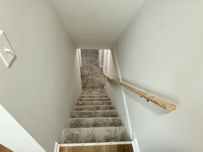 Building Photo - Spacious 5-Bed Furnished Home Near Xavier | Modern Updates, In-Unit Laundry & Off-Street Parking