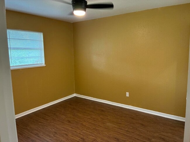 Building Photo - 1112 Northwood Dr