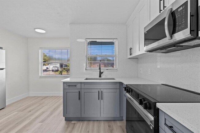 Building Photo - 310 Westwinds Dr E