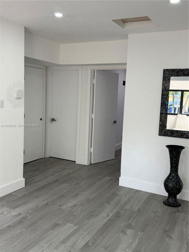 Building Photo - 1601 NE 158th St