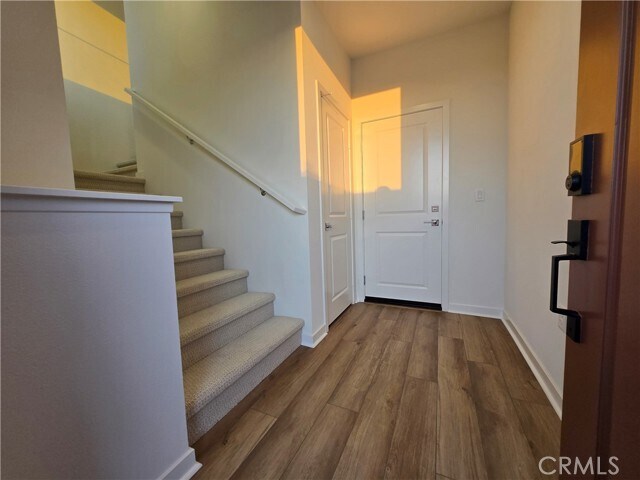 Building Photo - 5961 Huntington Dr