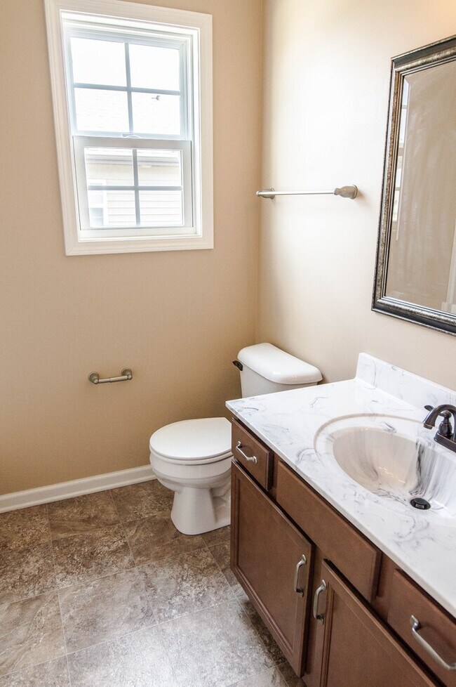 Building Photo - Pet Friendly Three Bedroom!