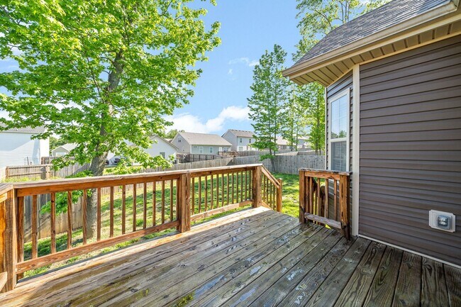 Building Photo - 515 Sourwood Dr