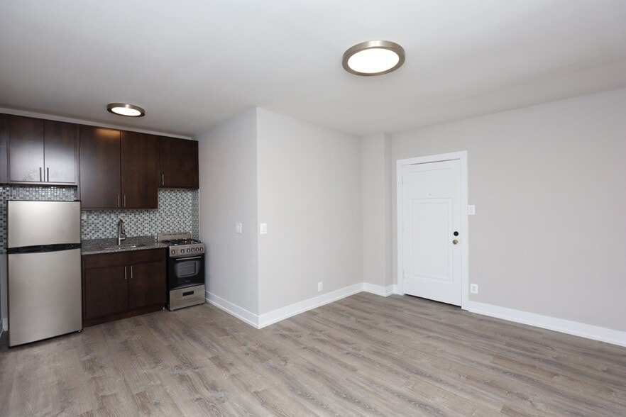 Building Photo - 4551 N Damen Ave