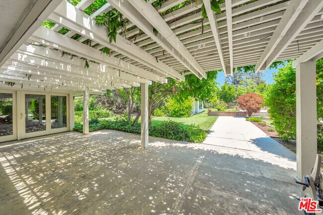 Building Photo - 1100 Rodeo Rd