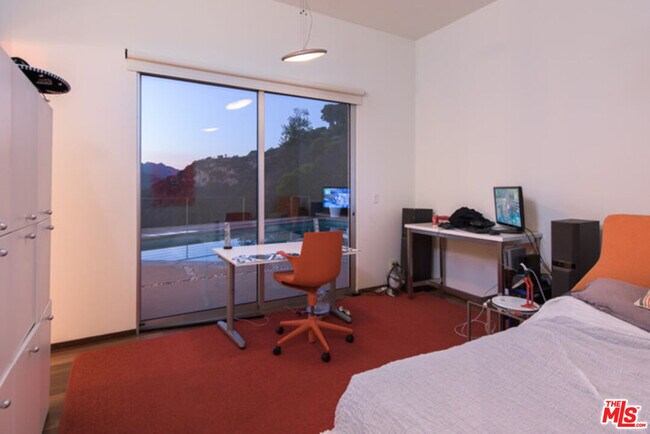 Building Photo - 1099 Vista Grande Dr