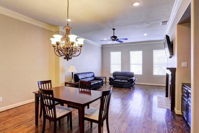 Primary Photo - 923 Birdsall St