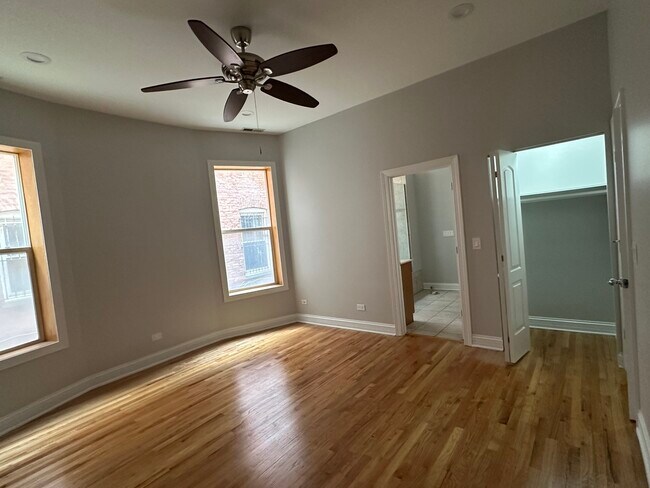 Building Photo - 4824 S King Dr