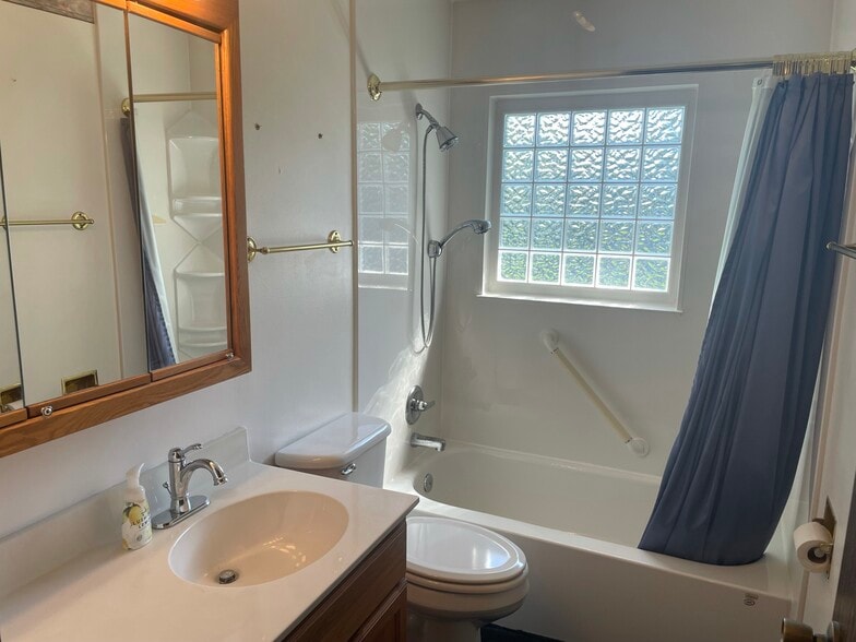 Building Photo - 4625 Candlelight Dr