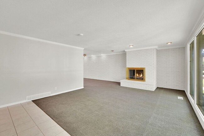 Primary Photo - 4050 Taylor Ave
