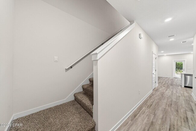 Building Photo - 41 S Main Deck Dr