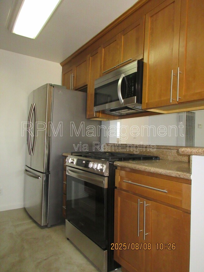 Building Photo - 20327 Saticoy St