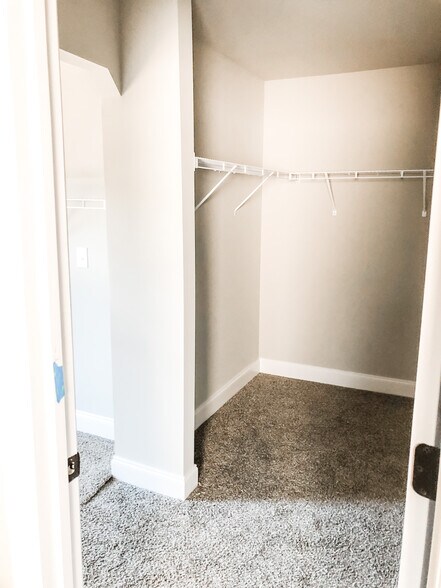 Building Photo - 192 Towns Walk Dr