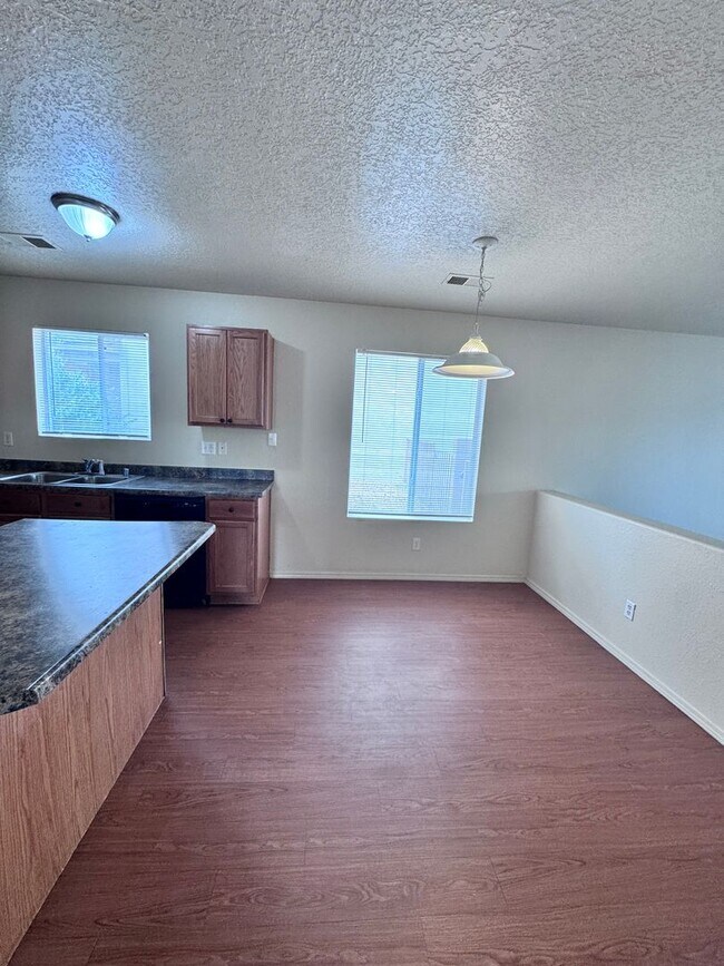 Building Photo - 760 Deerbrush Ct SW
