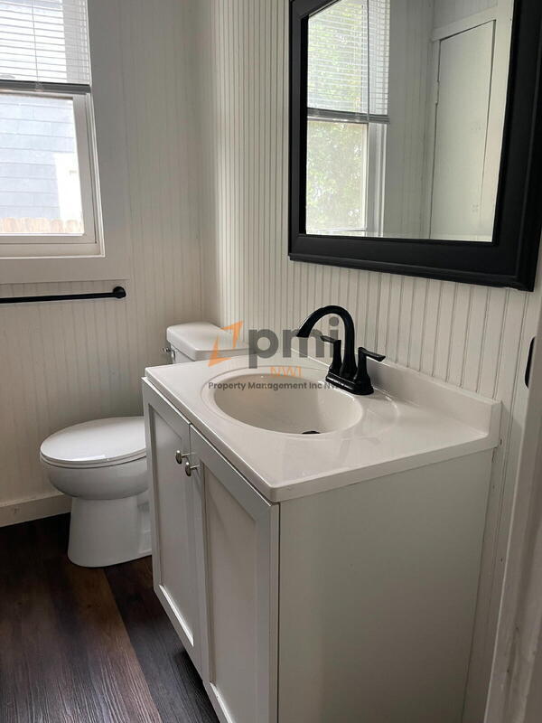 Building Photo - 1204 Manhattan St