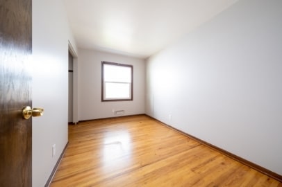 Building Photo - 842 25th Ave SE