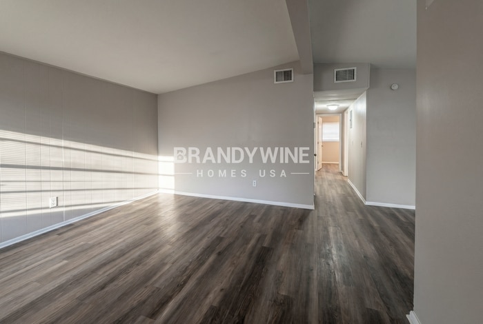 Building Photo - 1206 E Camellia Dr