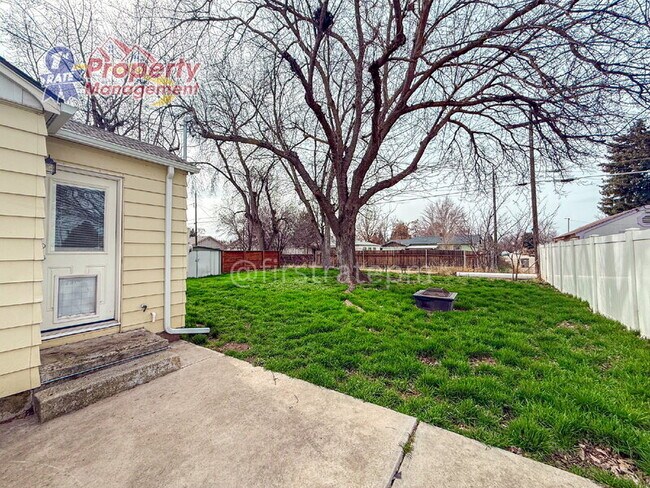 Building Photo - 421 N Archer St