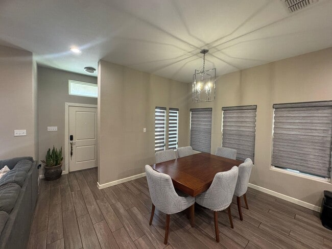 Building Photo - 504 Graneros Ave