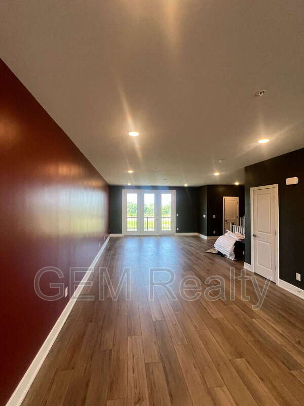 Building Photo - 42710 Darala Dr