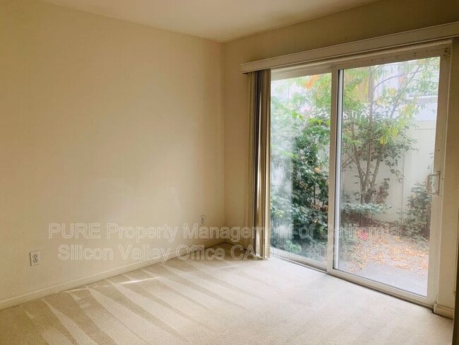 Building Photo - 886 Fire Walk