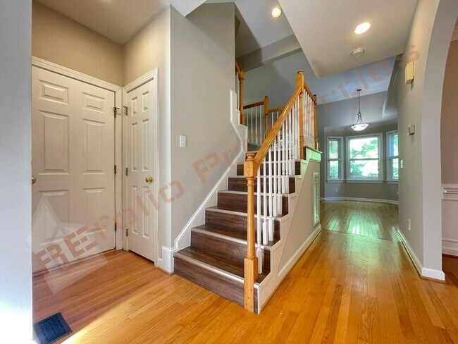 Building Photo - 413 Perry Creek Dr