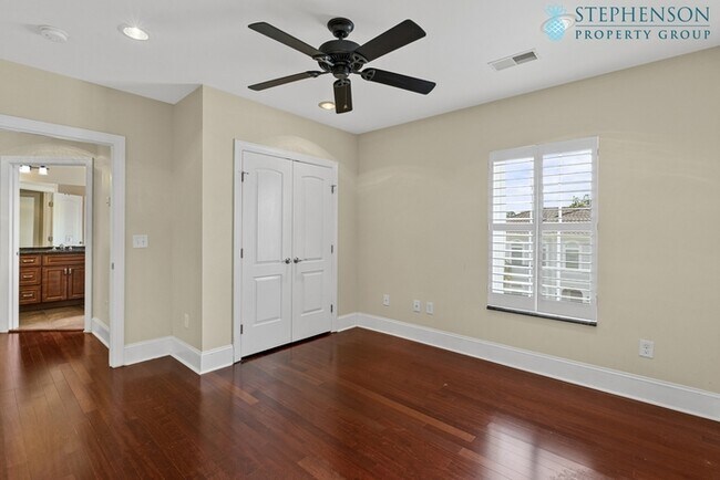 Building Photo - Deeded Boat Slip Comes with Home in Gated ...