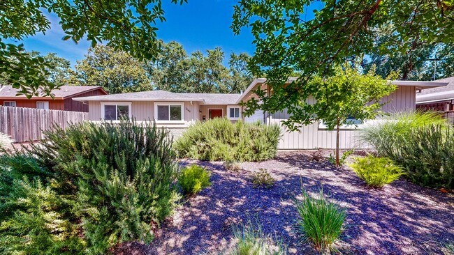 Building Photo - Rincon Valley Single Level, Landscaper Included!