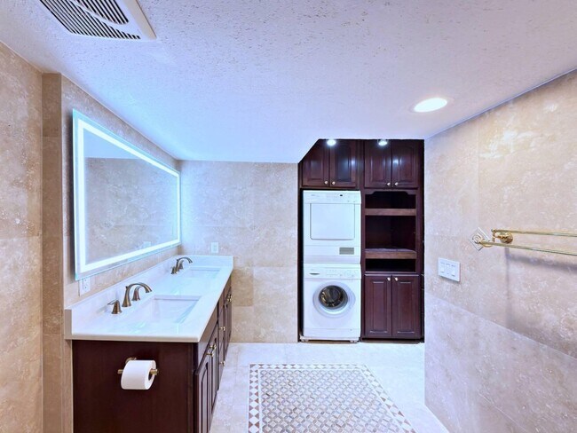 Building Photo - 3546 S Ocean Blvd