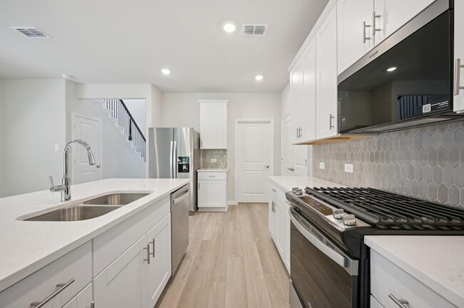 Building Photo - 706 Leavenworth Dr