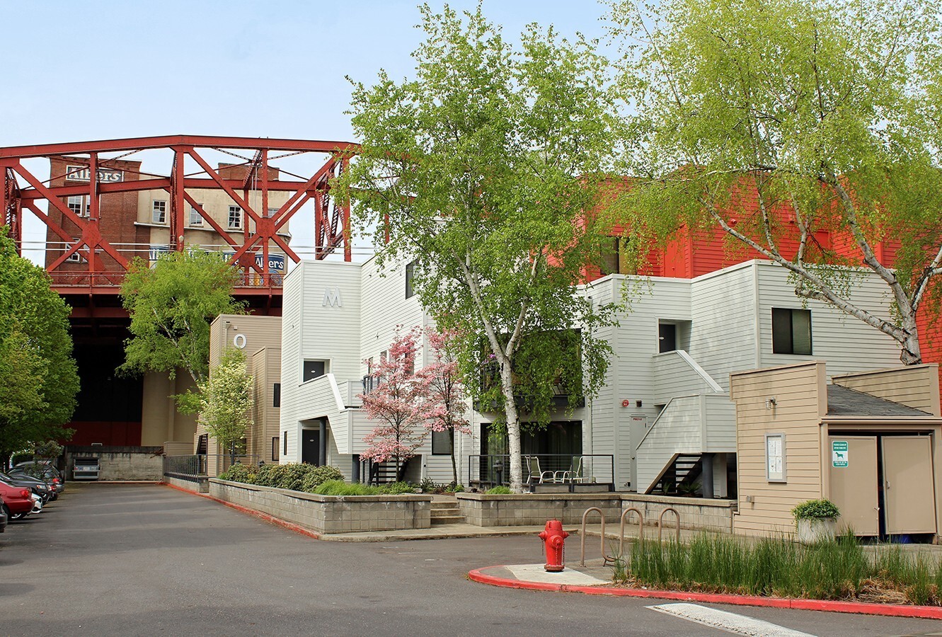 Building Photo - 810 NW Naito Pkwy