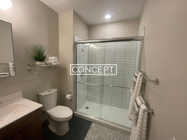 Building Photo - 525 Lincoln St