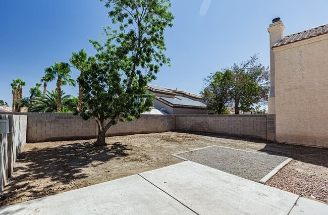 Building Photo - Henderson Home