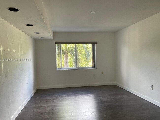 Building Photo - 2600 NE 135th St