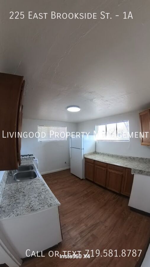 Building Photo - 225 E Brookside St