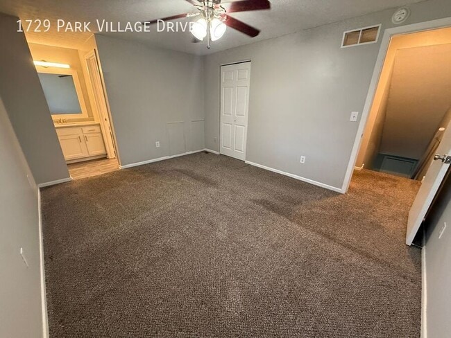 Building Photo - 1729 Park Village Dr