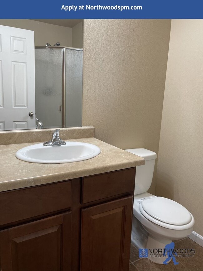 Building Photo - Nice 2 Bedroom 2 Bathroom 2 Story-Town Home-White City