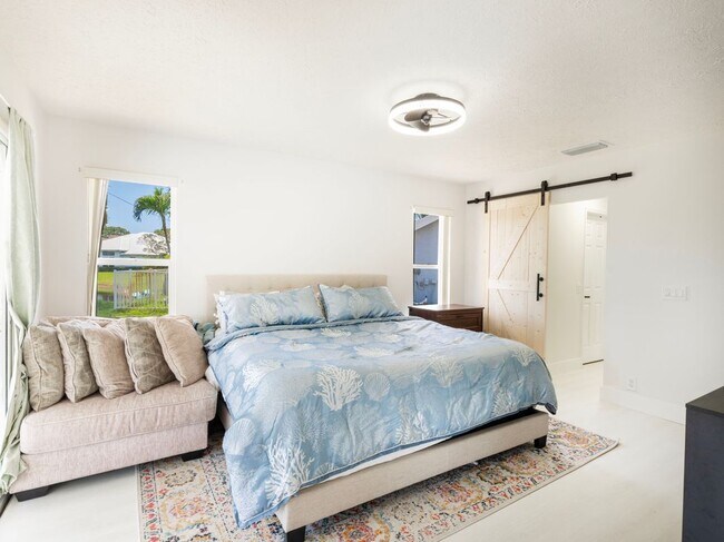 Building Photo - 1123 SW Oak Hollow Ct