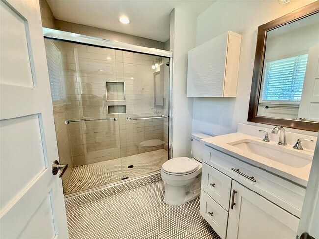 Building Photo - 5229 Basswood Ln