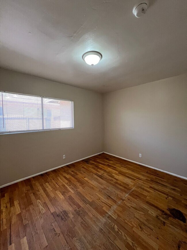 Building Photo - 2923 Peerless Ave